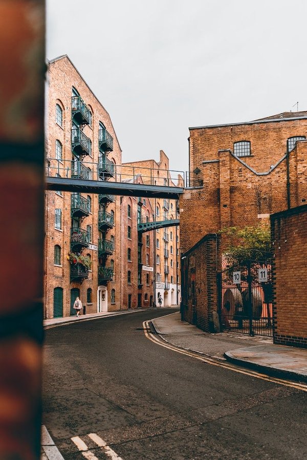 How to Capitalize on Urban Regeneration Projects for Long-Term Real Estate Growth?