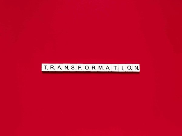 How Can Real-Time Data Analytics Transform UK Manufacturing SMEs?